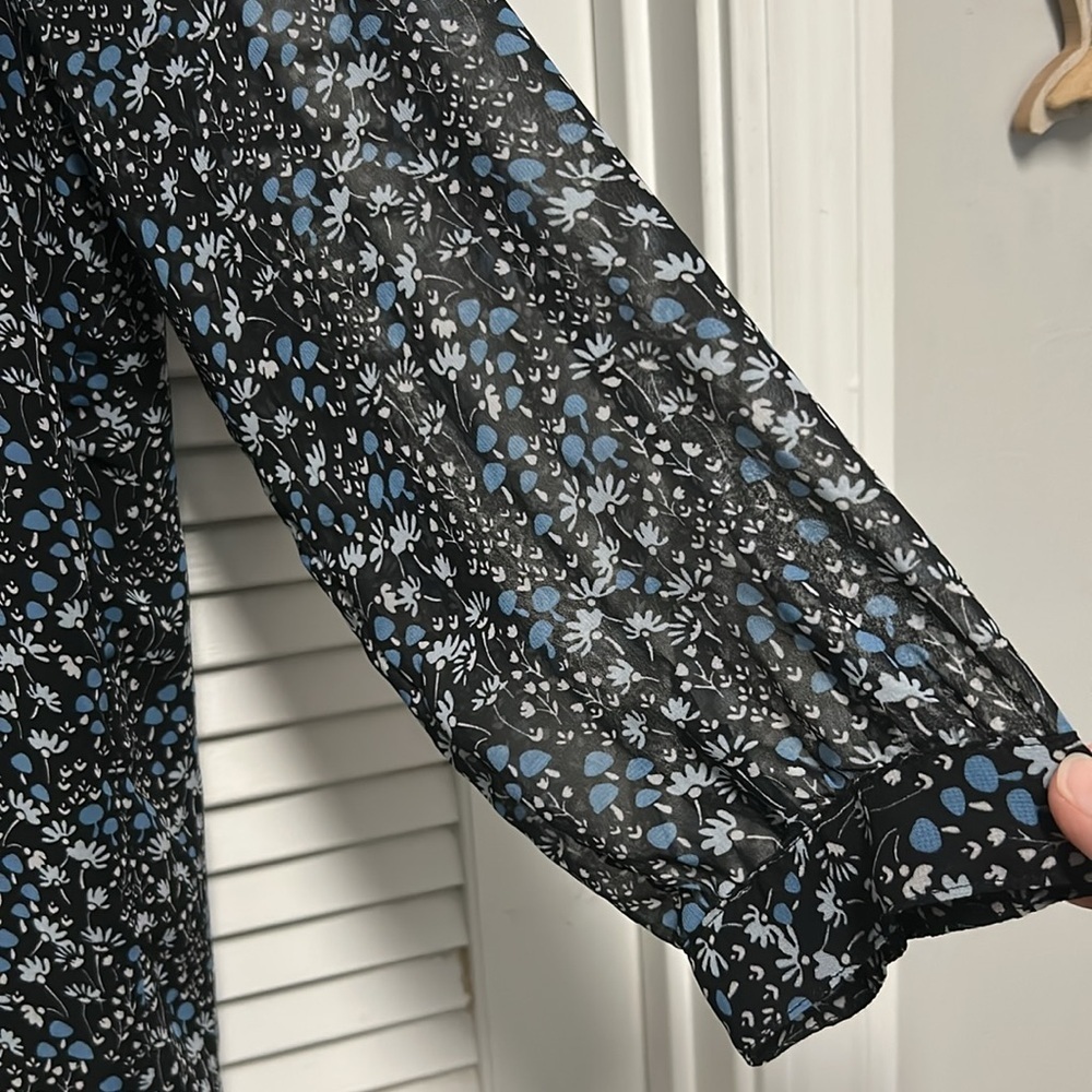 Tommy Hilfiger Navy Flowy blouse with sheer sleeves and mushroom floral print - Picture 4 of 8